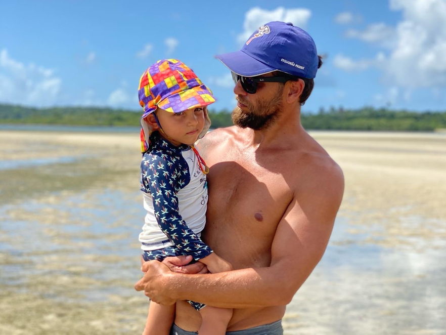 Viver é melhor que sonhar: médica se muda para veleiro com sua família 